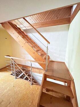 Richtung Spitzboden - 