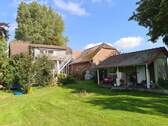 Rückansicht - Wohnhaus mit Einliegerwohnung und viel Nutzfläche auf 3.300 m² Gemeinde Jade