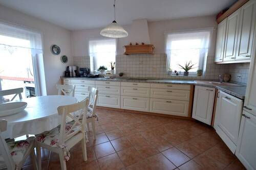 Küche mit Sitzbereich - 