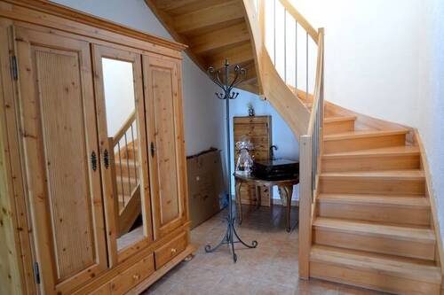 Zugang zum OG - Einfamilienhaus mit 236,00 m&sup2; in Essenheim zum Kaufen