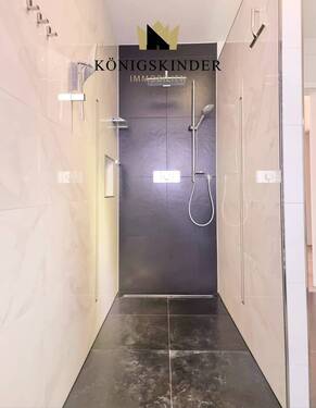 große barrierefreie Dusche - 