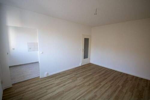 Wohnzimmer - 2 Zimmer Etagenwohnung in Halle (Saale)