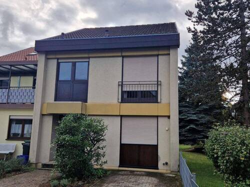 Strassenansicht.jpg - Gemütliches Reihenendhaus mit Garten und ausbaufähigem Dachgeschoss