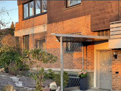 00H5_fbw_HausEingangSonne.png - 