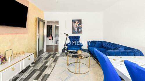 Wohnzimmer 2 - 3 Zimmer Etagenwohnung zum Kaufen in Ludwigshafen