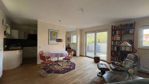 Helles Wohn- und Esszimmer - 2 Zimmer Etagenwohnung in Bickenbach