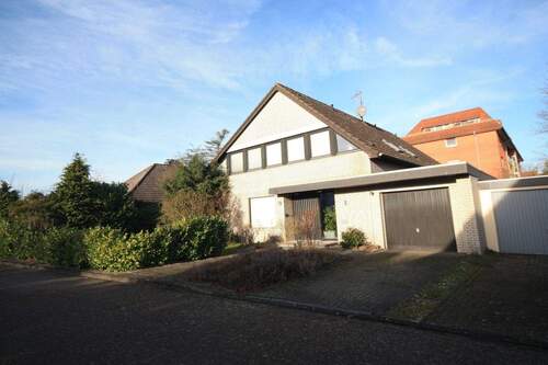 Zufahrtsansicht - 8 Zimmer Einfamilienhaus zum Kaufen in Verden