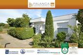 Hausansicht Eingangsbereich - FALANGA IMMOBILIEN-Begehrter großer Bungalow in prima Zustand und top Grünlage in Mörfelden-Walldorf