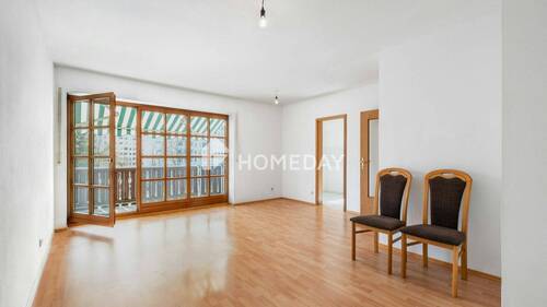 Wohnzimmer 1 - 3 Zimmer Etagenwohnung zum Kaufen in Fürstenfeldbruck