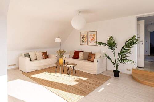 Wohnzimmer - 5 Zimmer Etagenwohnung in Neuss