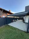 Überdachung neben dem Haus - 