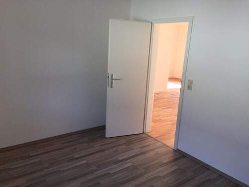 Das Schlafzimmer mit Zugang zum Wohnbereich - 