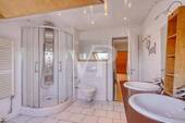 OG - Badezimmer mit Dusche - 