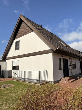 Hausgiebelseite links - Modernes, gepflegtes und gemütliches Einfamilienhaus