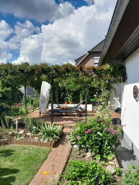 sommerliche Eindrücke - 4 Zimmer Einfamilienhaus in Neumünster