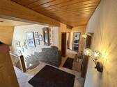 Blick zum Wohnzimmer, Kinderzimmer und Bad - 