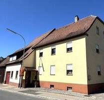 Zweifamilienhaus mit Scheune, Schuppen Garage und idyllischem Garten - Leutershausen