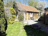 Garten mit kleinem Geräteschuppen - 