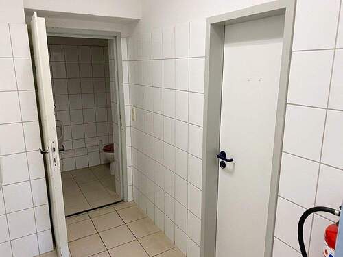 Eingang Sanitäranlagen - 