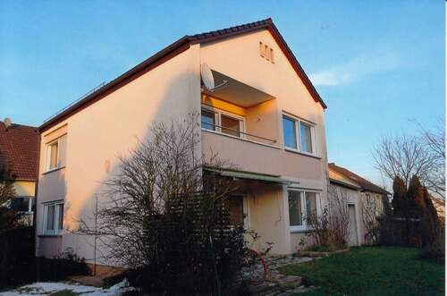 Winterliche Gartenansicht des Wohnhauses - Modernes EFH in 97618 Wülfershausen an der Saale zu vermieten !