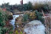 Winterlicher Gartenteich u. Terrasse - 