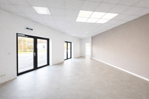 Ladenfläche (KI generiert mit modernem Fußboden) - Moderne Gewerbefläche in Butjadingen zu vermieten!