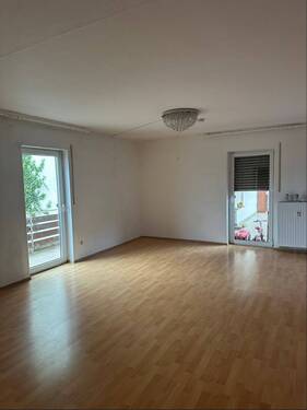 Wohnzimmer - 3 Zimmer Etagenwohnung zur Miete in Viereth-Trunstadt