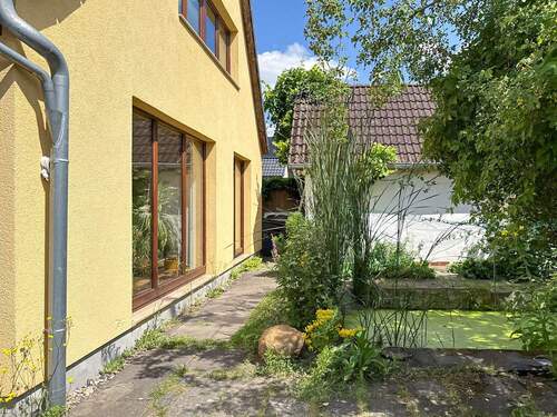 Teich und Rückansicht - Oase in Bothfeld sucht grünen Daumen