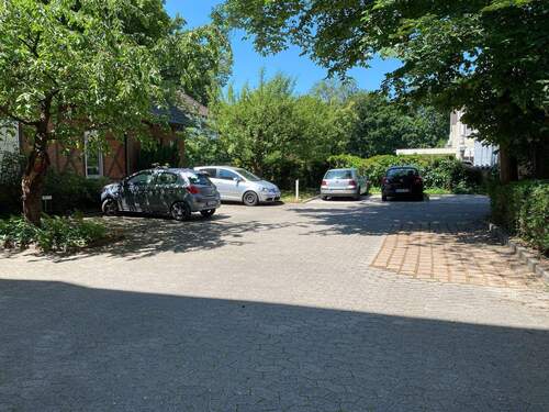 Parkplätze im Hof - 