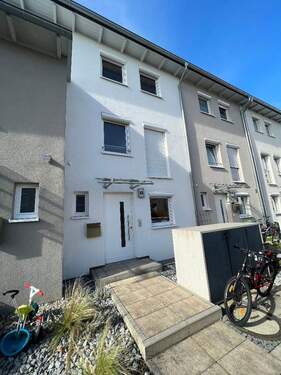 Frontansicht - 5 Zimmer Reihenmittelhaus zum Kaufen in Nürnberg