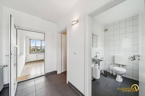 Eingang, Flur Gewerbe - Mehrfamilienhaus, Wohnhaus mit 184,00 m&sup2; in Regenstauf zum Kaufen