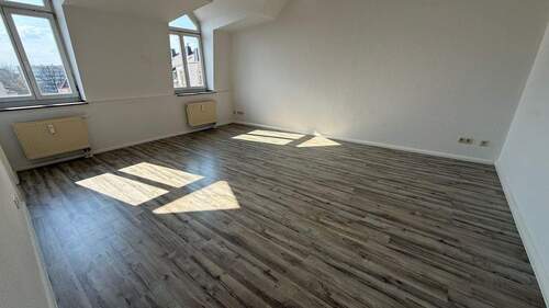 IMG_7633 - DG + Aufzug + moderner Boden + Bad mit Wanne + EBK