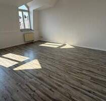 DG + Aufzug + moderner Boden + Bad mit Wanne + EBK - Chemnitz Bernsdorf