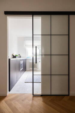 Blick in die Küche - 4 Zimmer Etagenwohnung zum Kaufen in Frankfurt