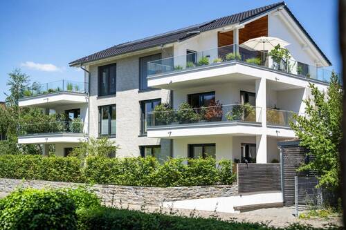 Vorderansicht Mehrfamilienhaus - 