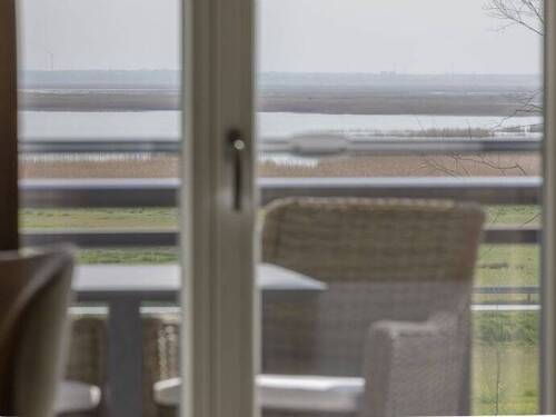 Blick auf den Bodden - Etagenwohnung mit 76,40 m² in Wustrow zum Kaufen