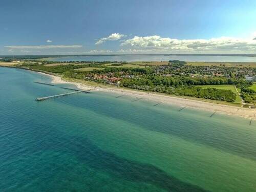 kilometerlanger-Sandstrand-ziwschen-Ostsee-und-Bod - 