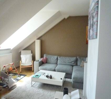 Wohnzimmer - Gepflegte 3-Zimmer-Dachgeschoss-Wohnung