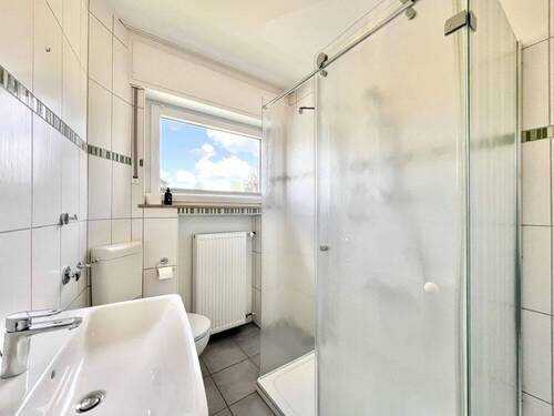 Bad mit Dusche + WC - 