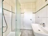 Bad mit Dusche + WC - 