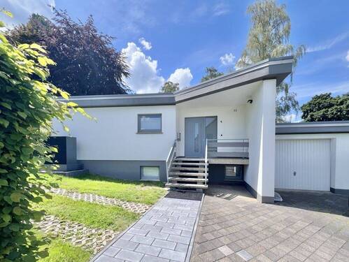 Außenansicht Bungalow - Moderner Bungalow mit Garten in Hiddesen
