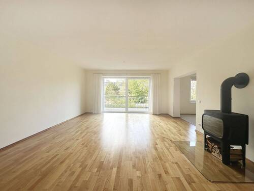 Bild 1 - Modernisierte 3-Zimmer-Wohnung mit Balkon und Garage in ruhiger Wohngegend