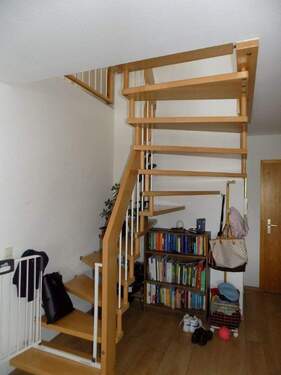 0505 Treppe nach oben.jpg - 3 Zimmer Etagenwohnung in Niedernhall