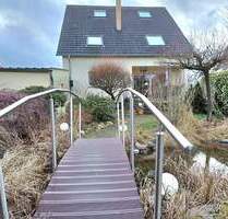 Freistehendes Ein-Zweifamilienhaus, mit schönem Garten, Gartenteich, Brücke mit großem Gartenhaus, in ruhiger Lage von Rohrbach, Nähe Pfeifferwald - Sankt Ingbert