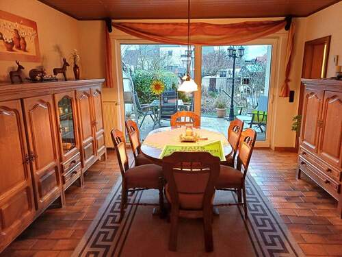 Wohn-Esszimmer und Zugang Küche - 