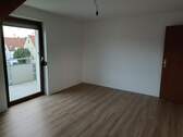 Wohnzimmer, Ausgang Balkon - Etagenwohnung mit 55,00 m&sup2; in Esslingen zur Miete