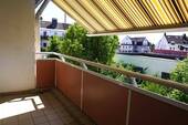 Balkon mit Markise 1 - 3 Zimmer Etagenwohnung in Leverkusen
