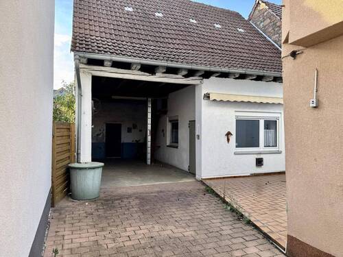 Innenhof - 4 Zimmer Bauernhaus, Landhaus zum Kaufen in Neustadt