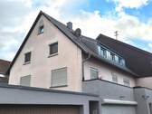 Aussenansicht - Großzügige 4 Zimmer-Wohnung mit Garage im 2-Familien-Haus!