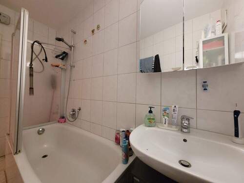 Badezimmer - 4 Zimmer Etagenwohnung in Waiblingen